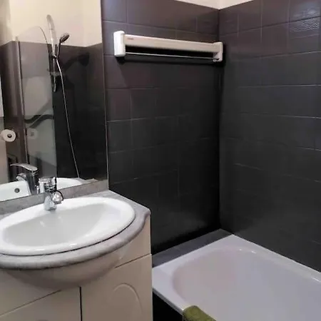Appt T2 Piscine / Proche Apartment