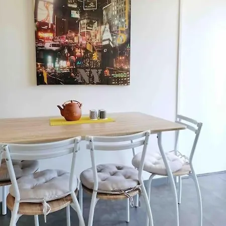 Appt T2 Piscine / Proche Apartment